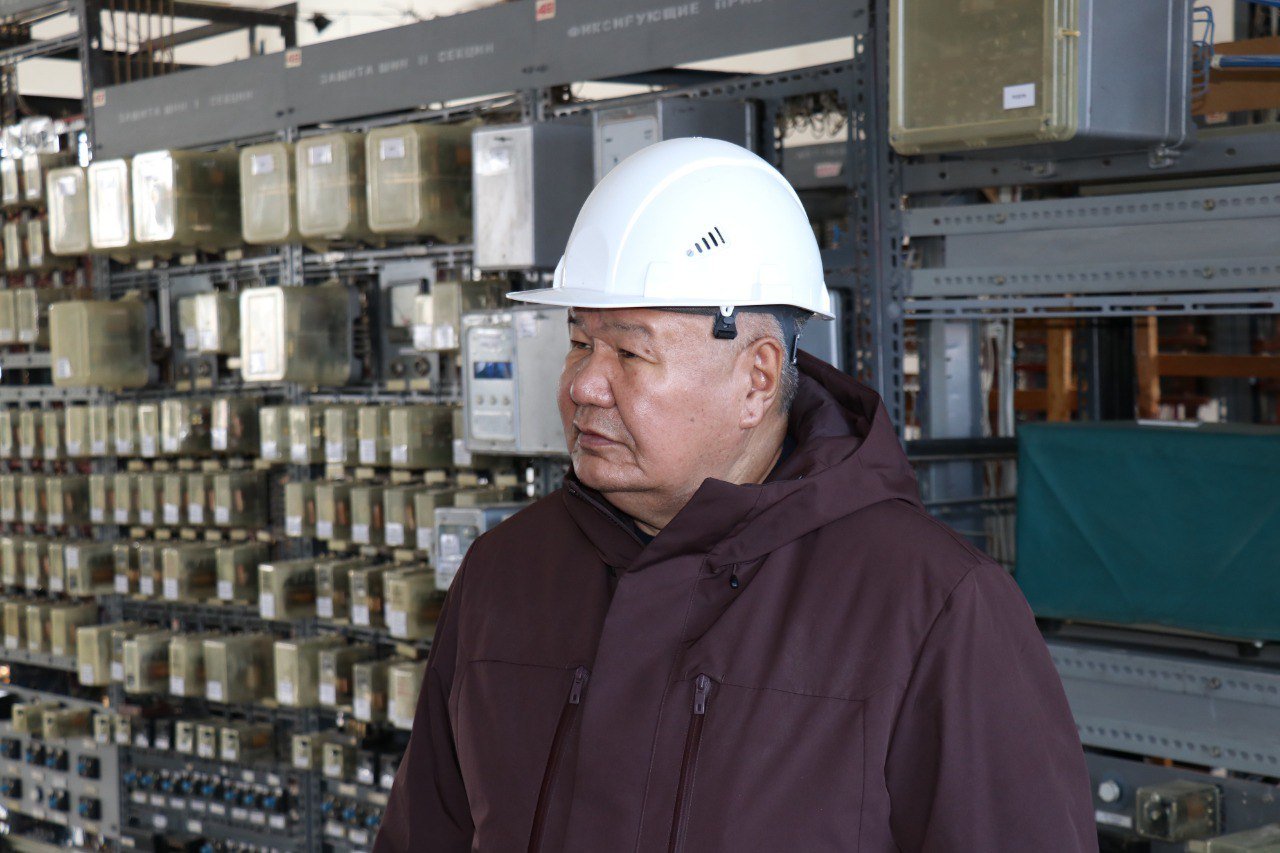 photo_5269303081646625526_y